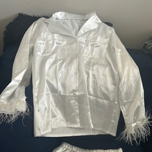 FEATHER WHITE PAJAMAS SET! 🤍🤍🤍